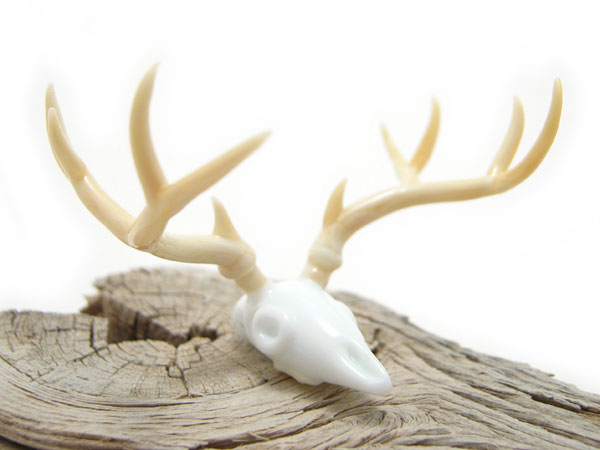 European-Mount Muledeer, glass mule deer skull by Wesley Fleming