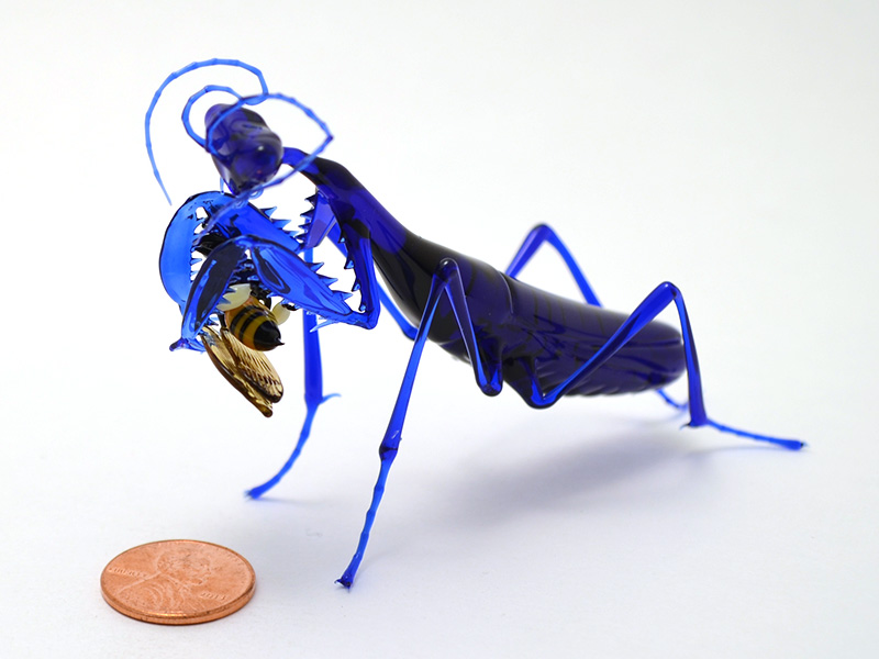 Indigo Mantis with Prey, glass bee by Wesley Fleming