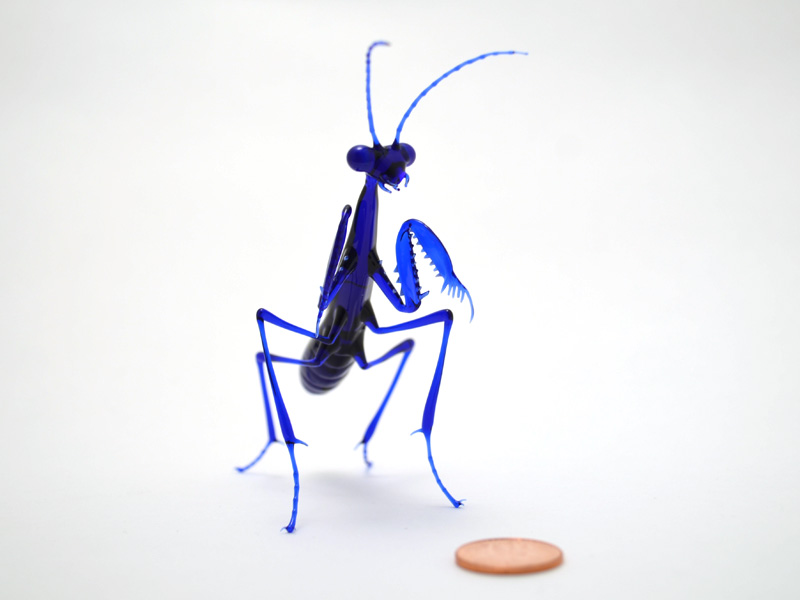 Indigo Mantis, glass bug by Wesley Fleming